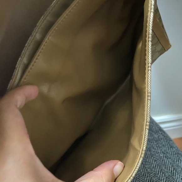 Celine crossbody bag- authentic with very minimal signs of use. - Picture 13 of 17